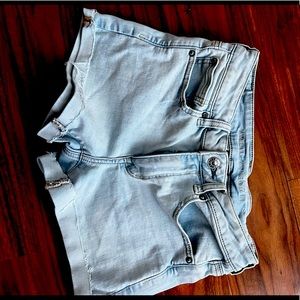 American Eagle stretch jean shorts light blue size 6